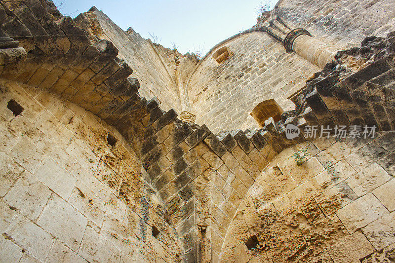 北塞浦路斯贝拉派修道院遗址。Bellapais修道院是13世纪在Kyrenia附近由Canons Regular建造的修道院的废墟。